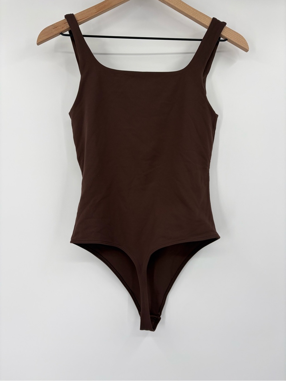 Aritzia Babaton Contour Pursue Squareneck Bodysuit Brown Medium - Picture 15 of 16